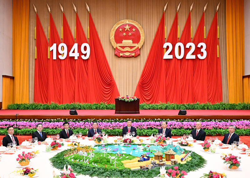 9月28日晚,庆祝中华人民共和国成立74周年招待会在北京人民大会堂举行。习近平、李强、赵乐际、王沪宁、蔡奇、丁薛祥、李希、韩正等党和国家领导人与中外人士欢聚一堂,共庆中华人民共和国华诞。